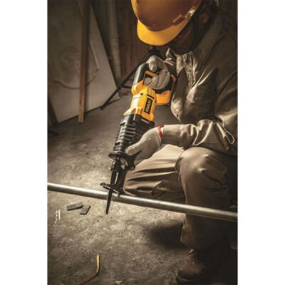 Stanley SPT900 900W Heavy Duty Professional Reciprocating Saw - 2